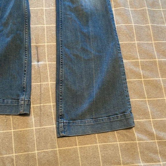 H&M flared jeans. Regular waist height. - Picture 3 of 5